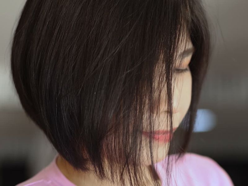 starija žena sa paž frizurom